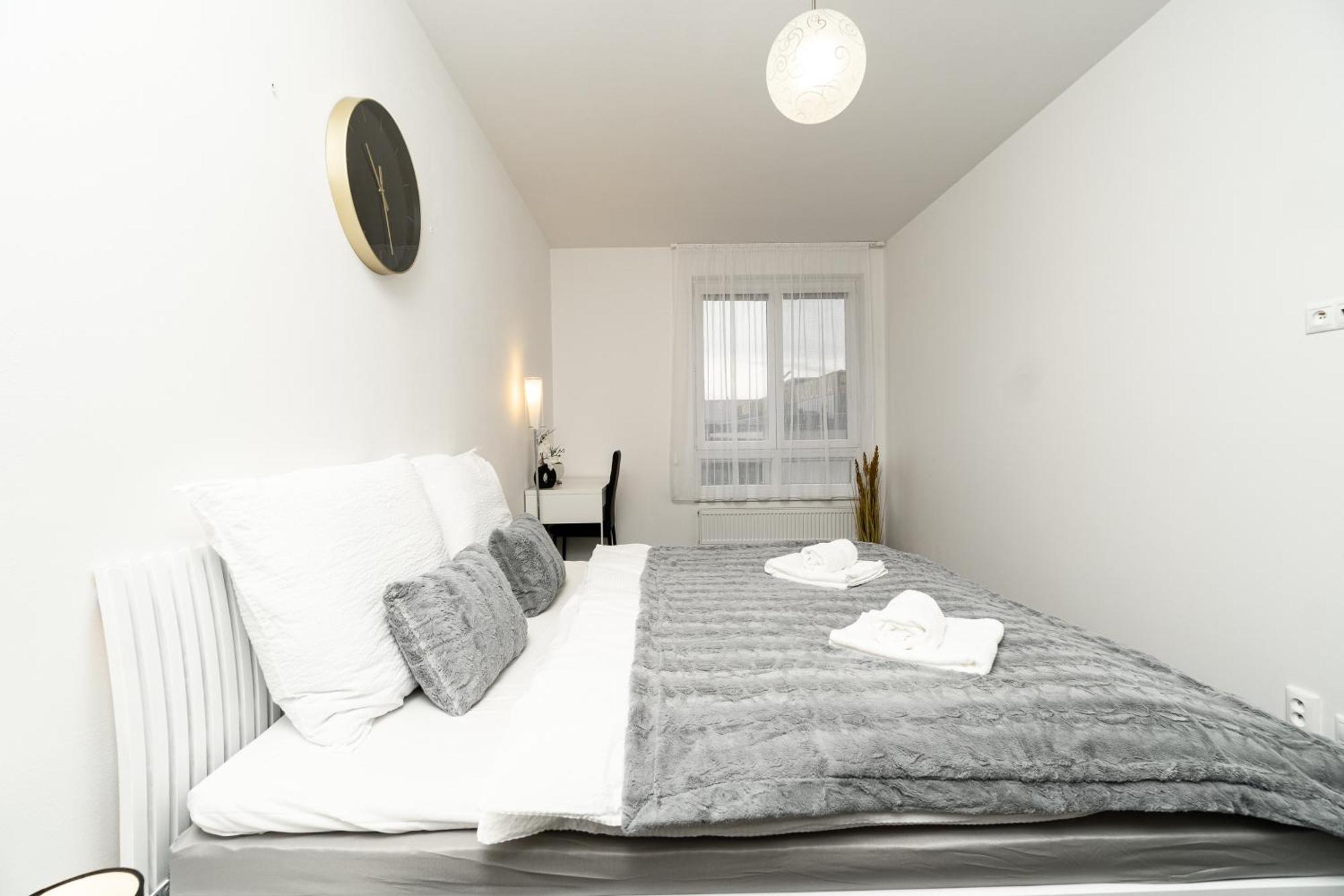 Bnb New Beautiful Apartment In The Center Of Ostrava With Option Garage Parking Buitenkant foto