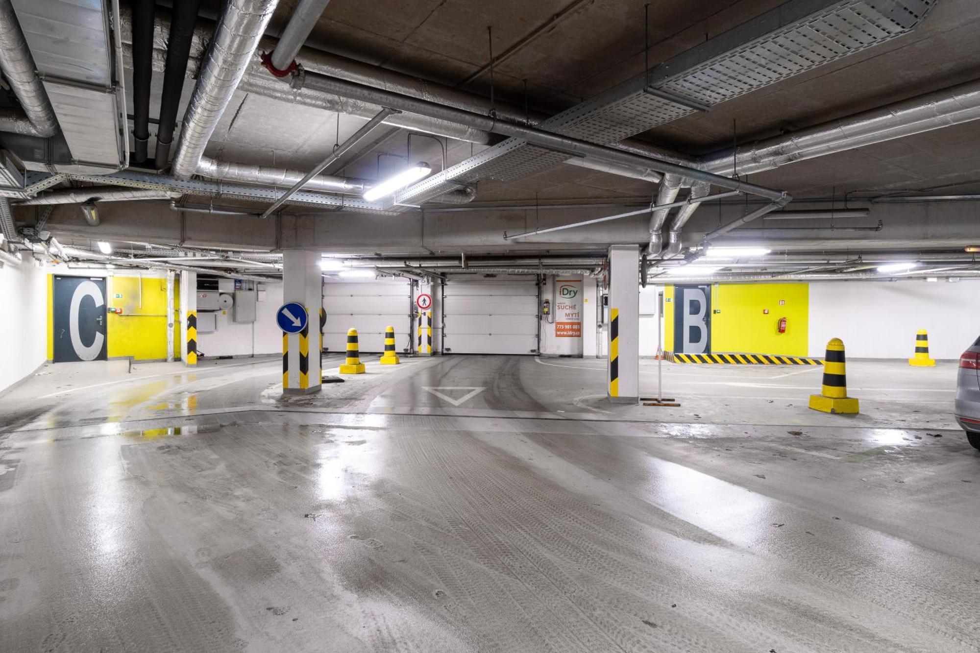 Bnb New Beautiful Apartment In The Center Of Ostrava With Option Garage Parking Buitenkant foto